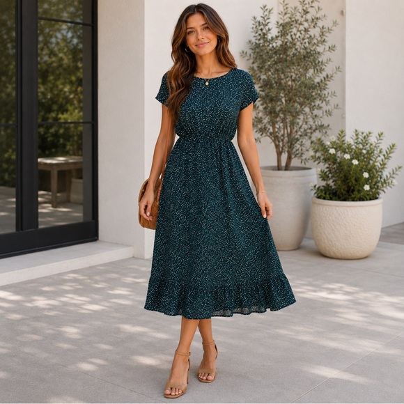 Dresses & Skirts - Women's NWT Green Speckled Midi Dress- Size Small